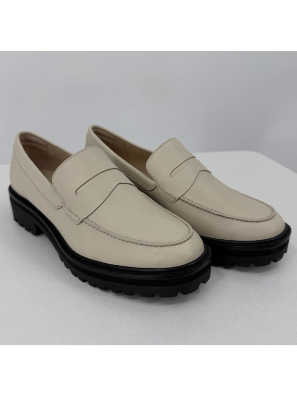 Everlane The Lug Loafer in Parchment/Ivory Leather size 6 Women's Chunky Heel